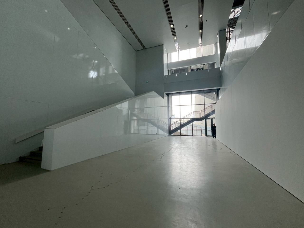 IMG250402_2F_Back Hall_05.jpeg